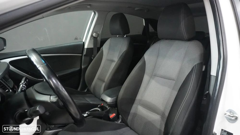 Hyundai i30 1.6 CRDI Blue Comfort AC Auto+J17 - 13