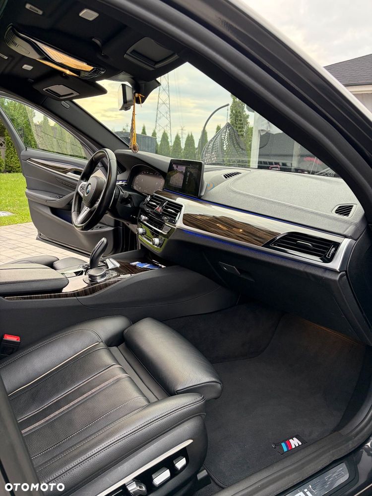 BMW Seria 5 M550i xDrive sport - 18
