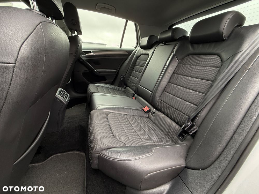 Volkswagen Golf - 24