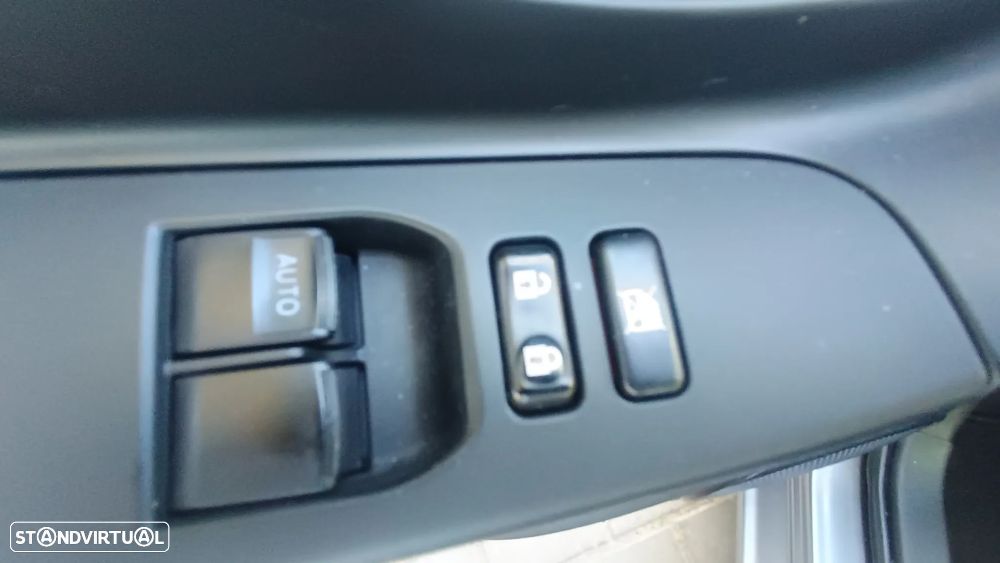 Toyota Yaris 1.5 HSD Comfort+P.Techno - 11
