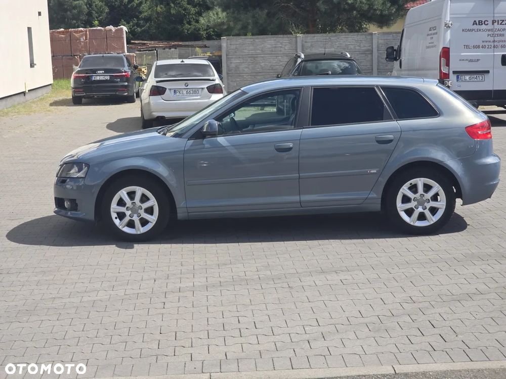 Audi A3 Sportback 1.6 TDI DPF S line Sportpaket - 2