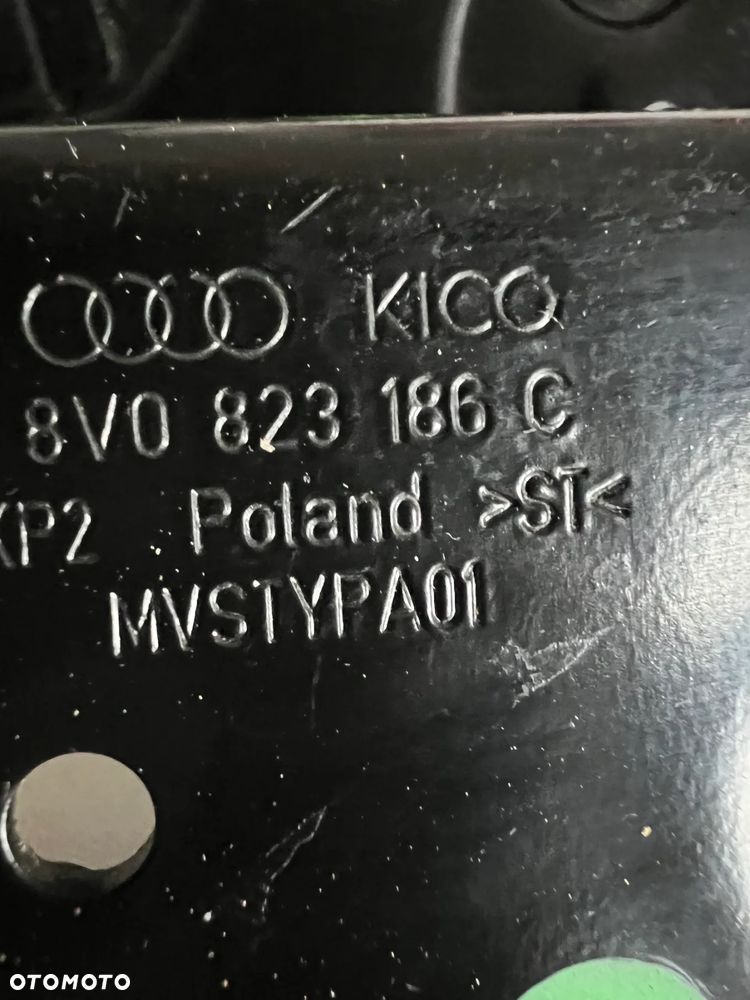 ZAMEK RYGIEL MASKI PRAWY LEWY AUDI A3 8V 8V0823185C 8V0823186C 2012- - 4