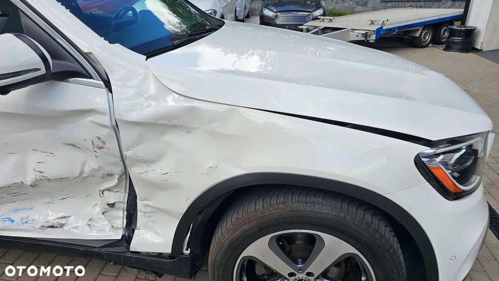 Mercedes-Benz GLC 300 4Matic 9G-TRONIC Exclusive - 25