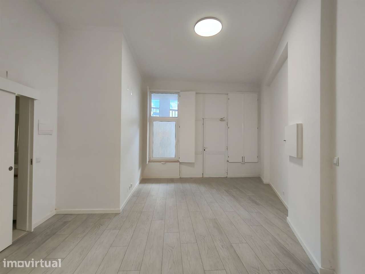 Loja / Apartamento T1 / Leiria - Grande imagem: 4/8