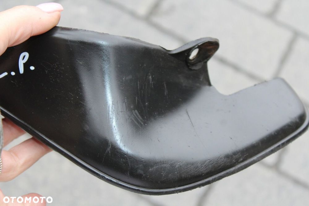CHLAPACZ LEWY PRZÓD OSŁONA PROGU COROLLA E12 - 4