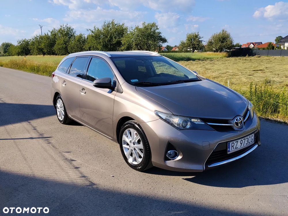 Toyota Auris 1.6 Premium Comfort - 1