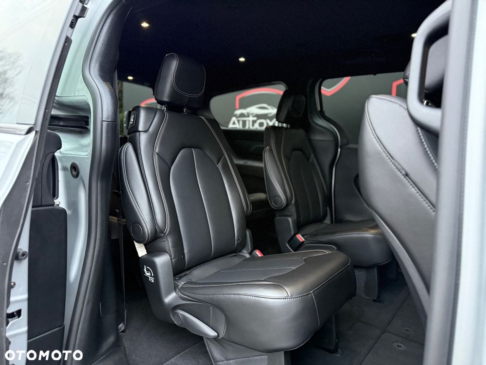 Chrysler Pacifica - 22