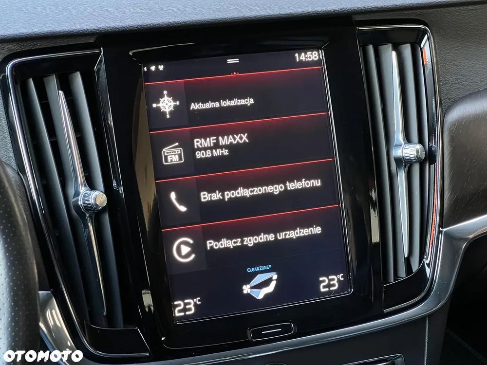 Volvo V90 Cross Country - 36