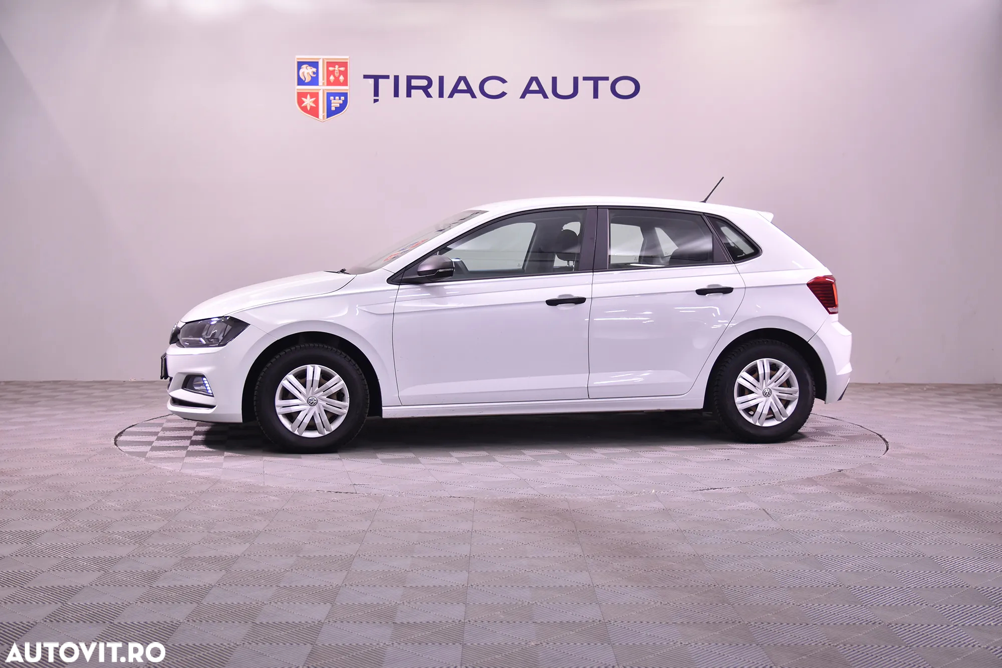 Volkswagen Polo - 2