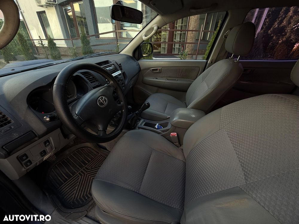Toyota Hilux 4x4 Double Cab - 6