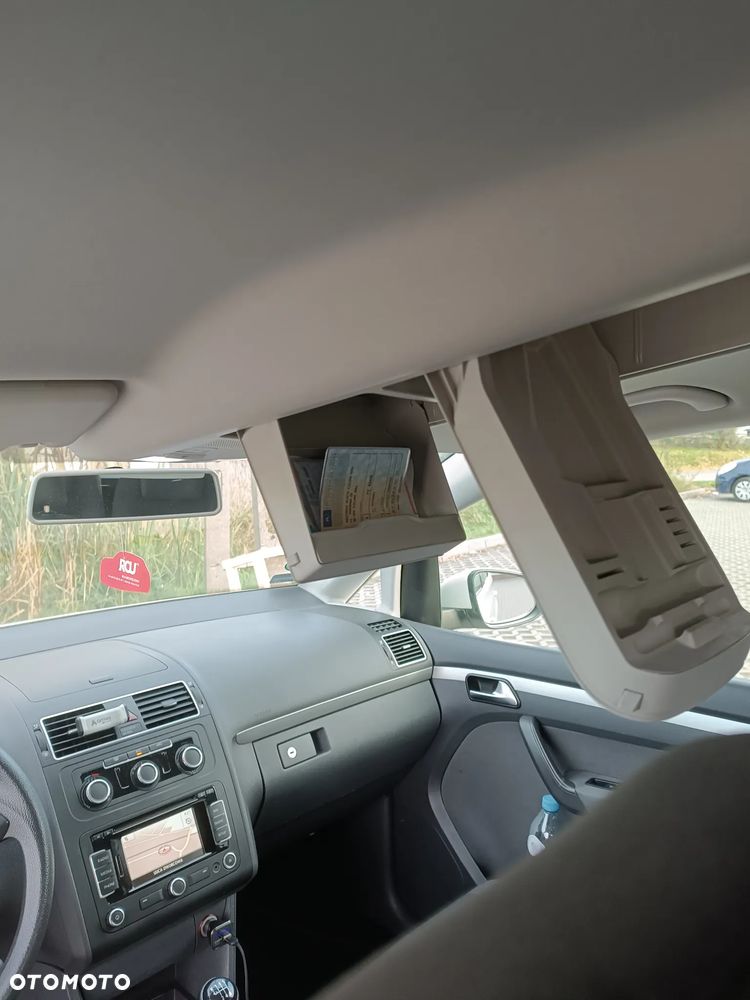Volkswagen Touran - 11