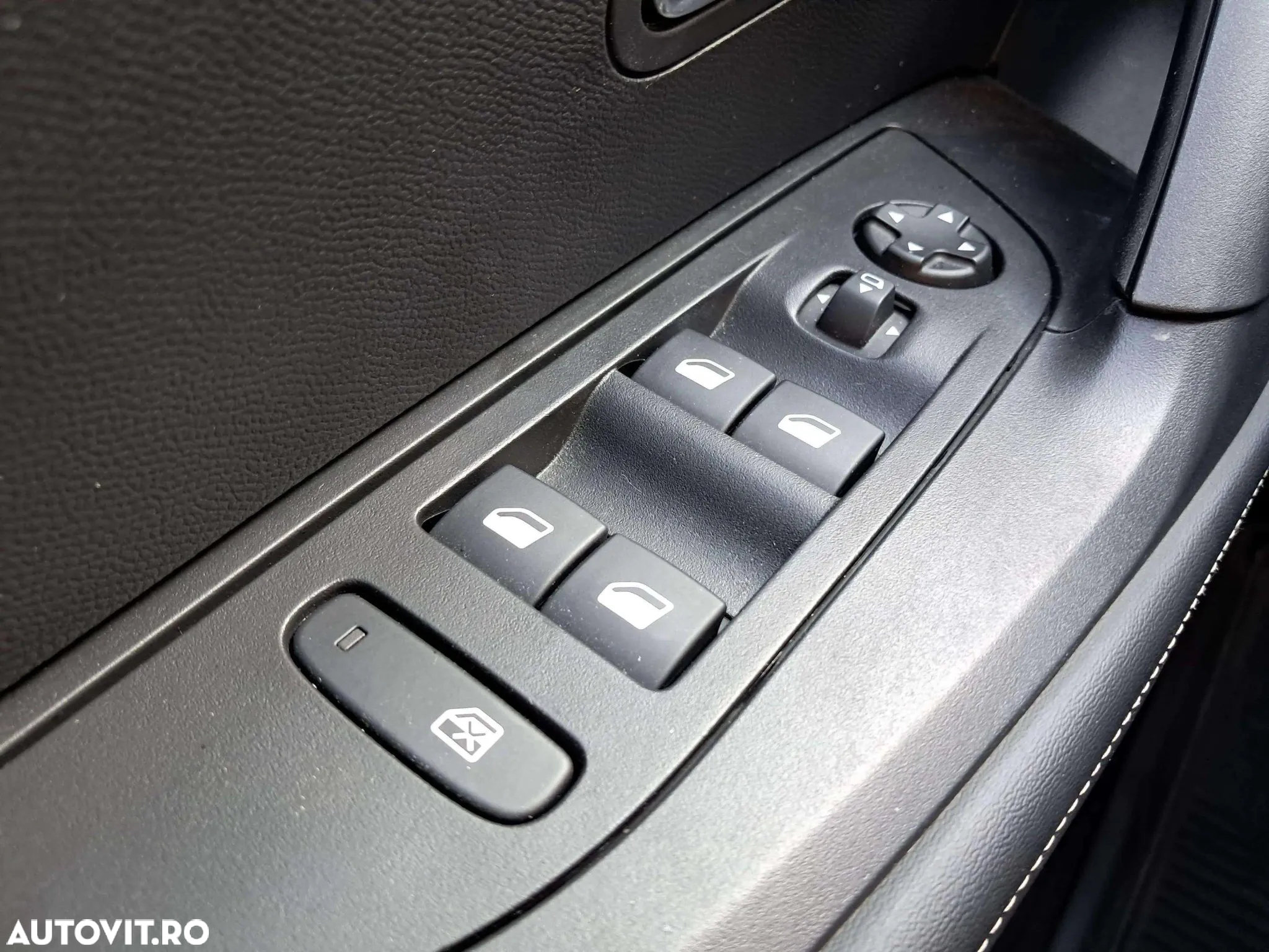Peugeot 2008 1.2 L PureTech STT EAT8 Allure - 15