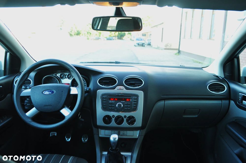 Ford Focus 1.6 Trend + - 11