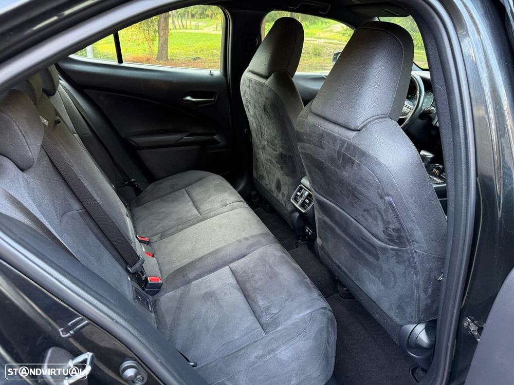 Lexus UX 250h Business - 13