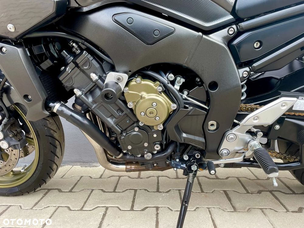 Yamaha FZ - 12