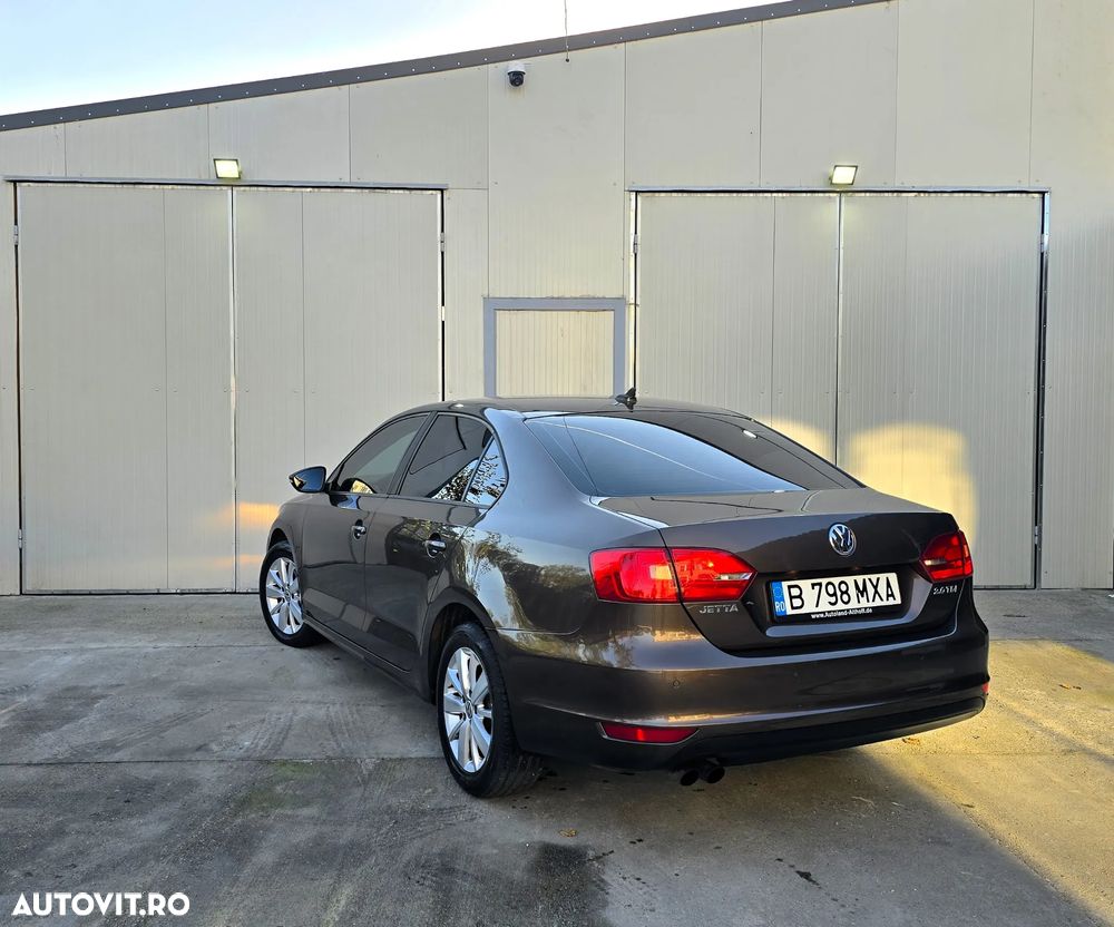 Volkswagen Jetta 2.0 TDI DSG Highline - 6
