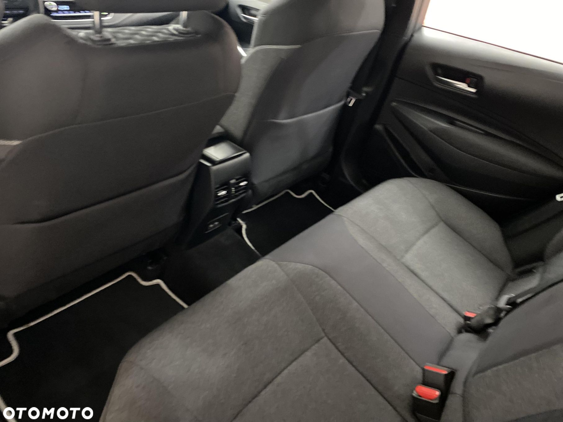 Toyota Corolla 1.8 Hybrid Comfort - 11
