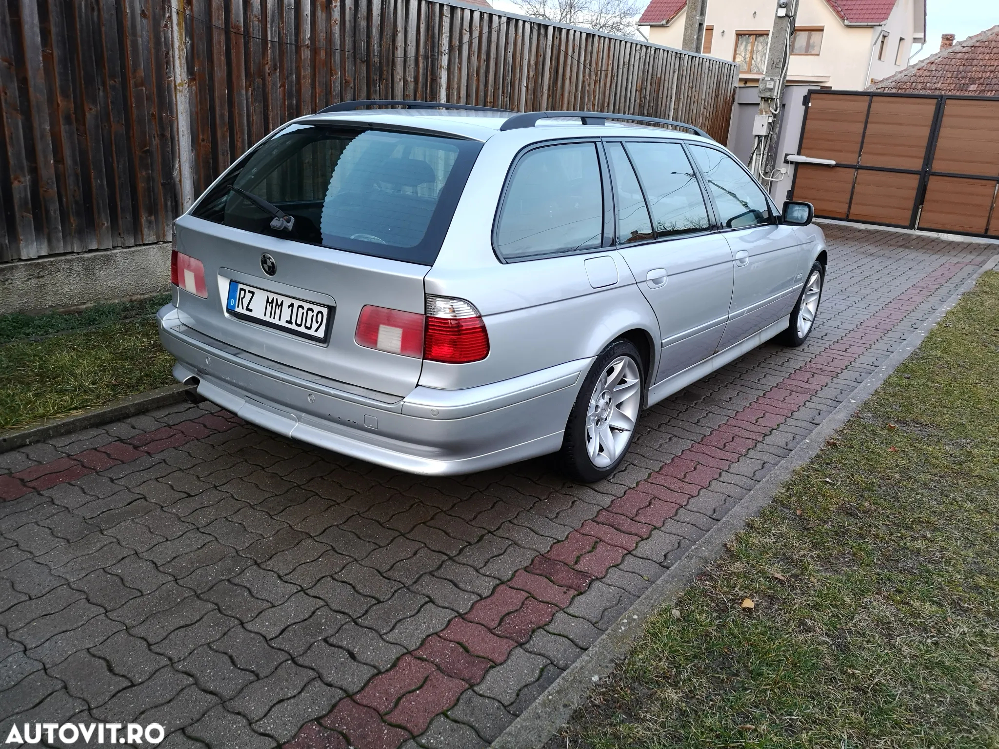 BMW Seria 5 530i Touring - 22