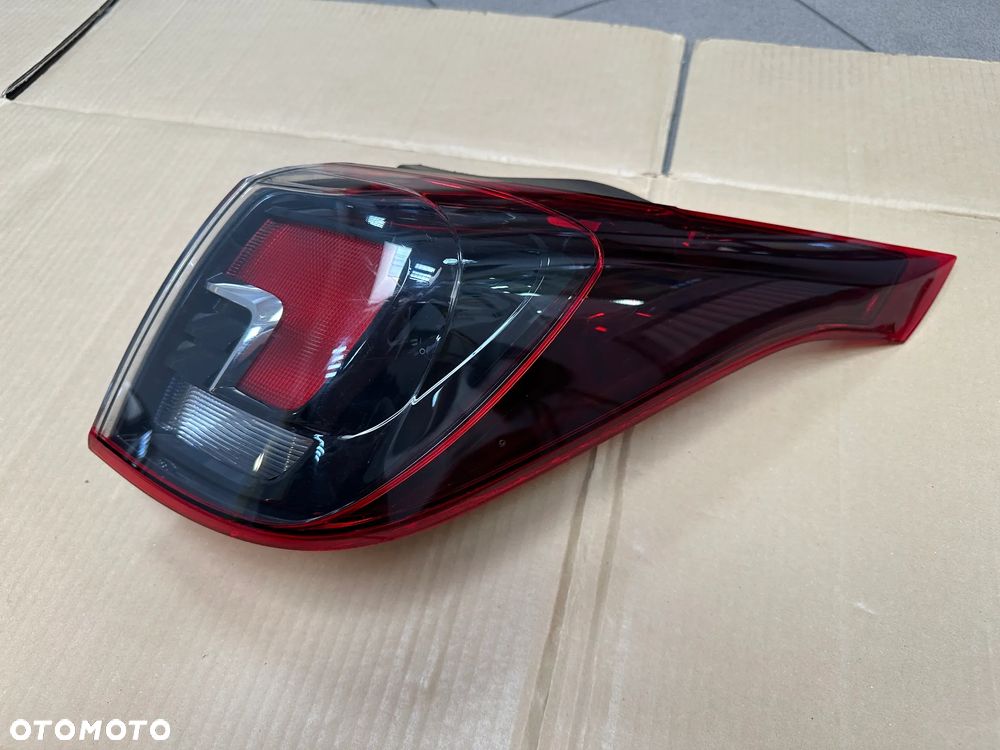 OPEL CROSSLAND X LAMPA PRAWA TYLNA - 2