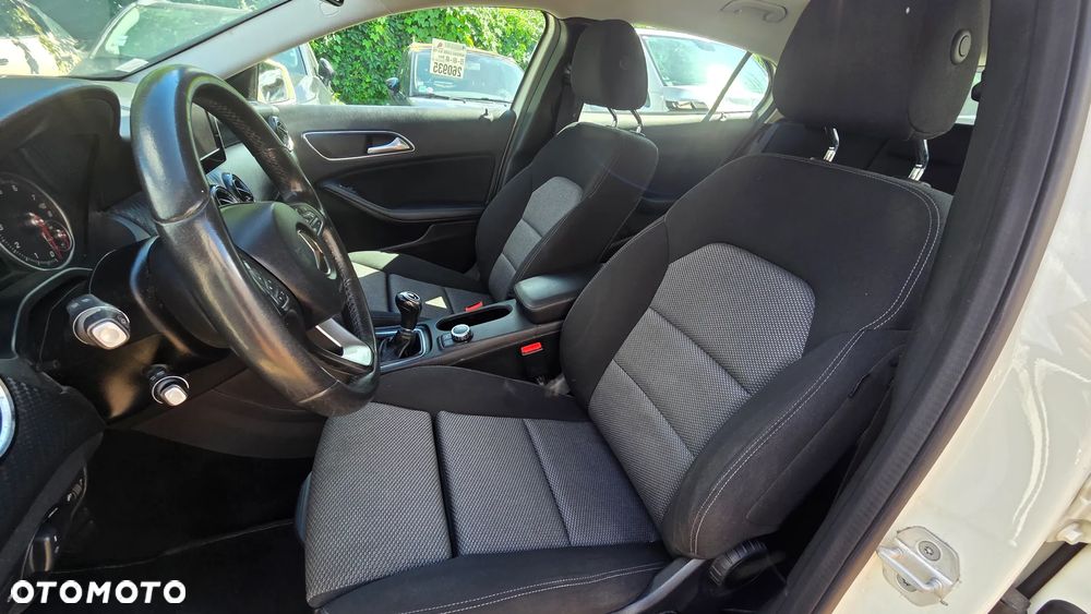 Mercedes-Benz GLA 180 Style - 14