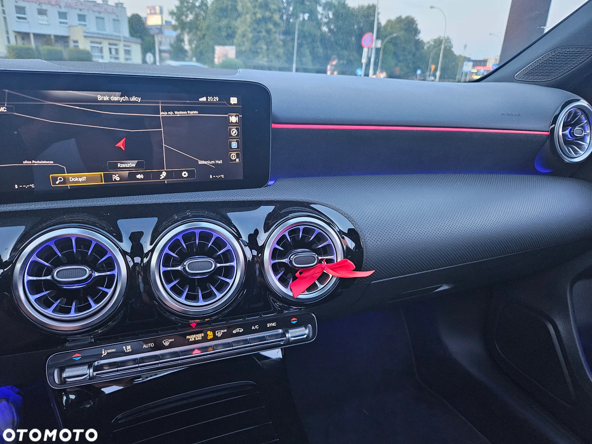 Mercedes-Benz Klasa A 180 AMG Line 7G-DCT - 23