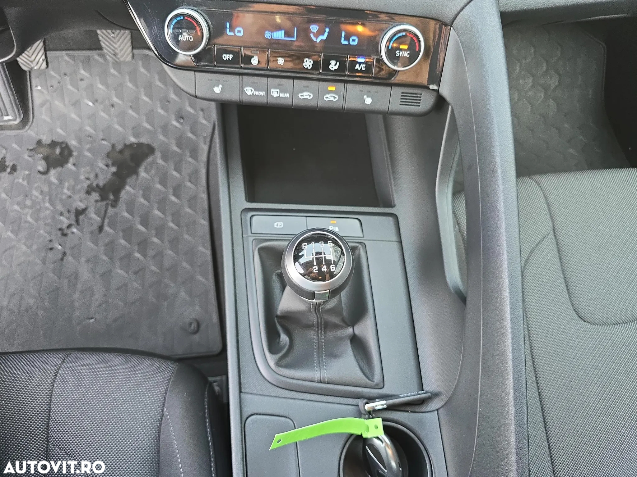 Hyundai Elantra - 15