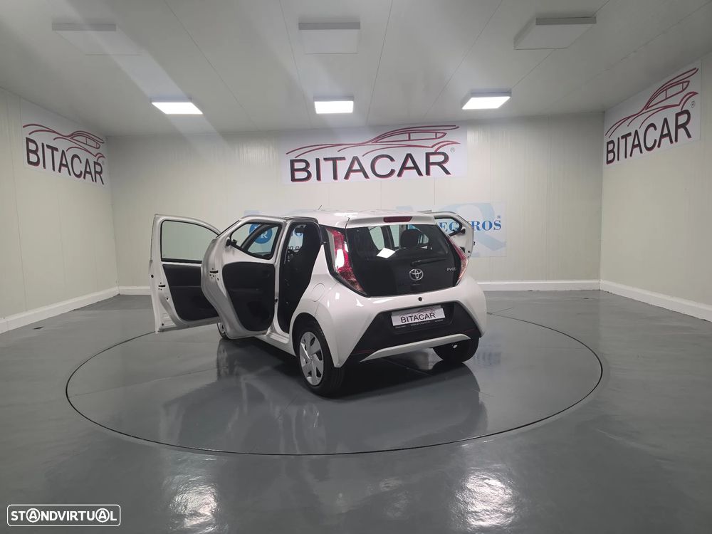 Toyota Aygo 1.0 X-Play Plus MM - 18