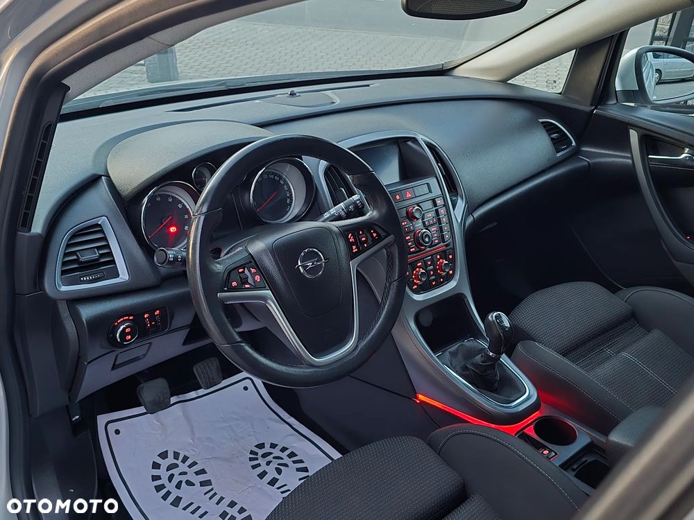 Opel Astra 1.4 Cosmo - 28