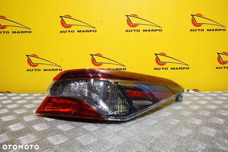TOYOTA CAMRY 2017 - LAMPA TYŁ PRAWA TYLNA LED USA - 2