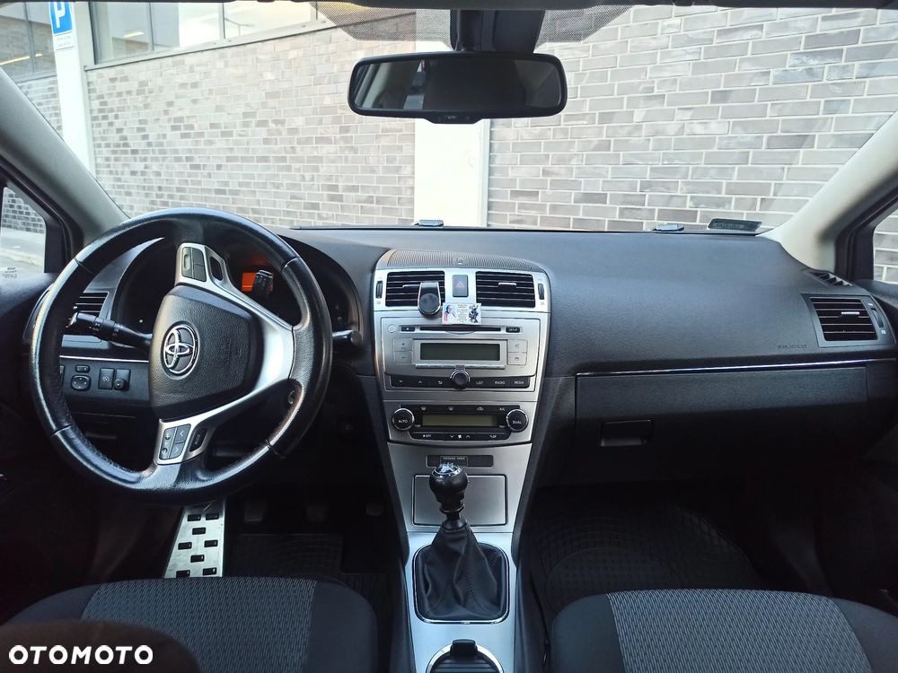 Toyota Avensis 1.8 Active - 14