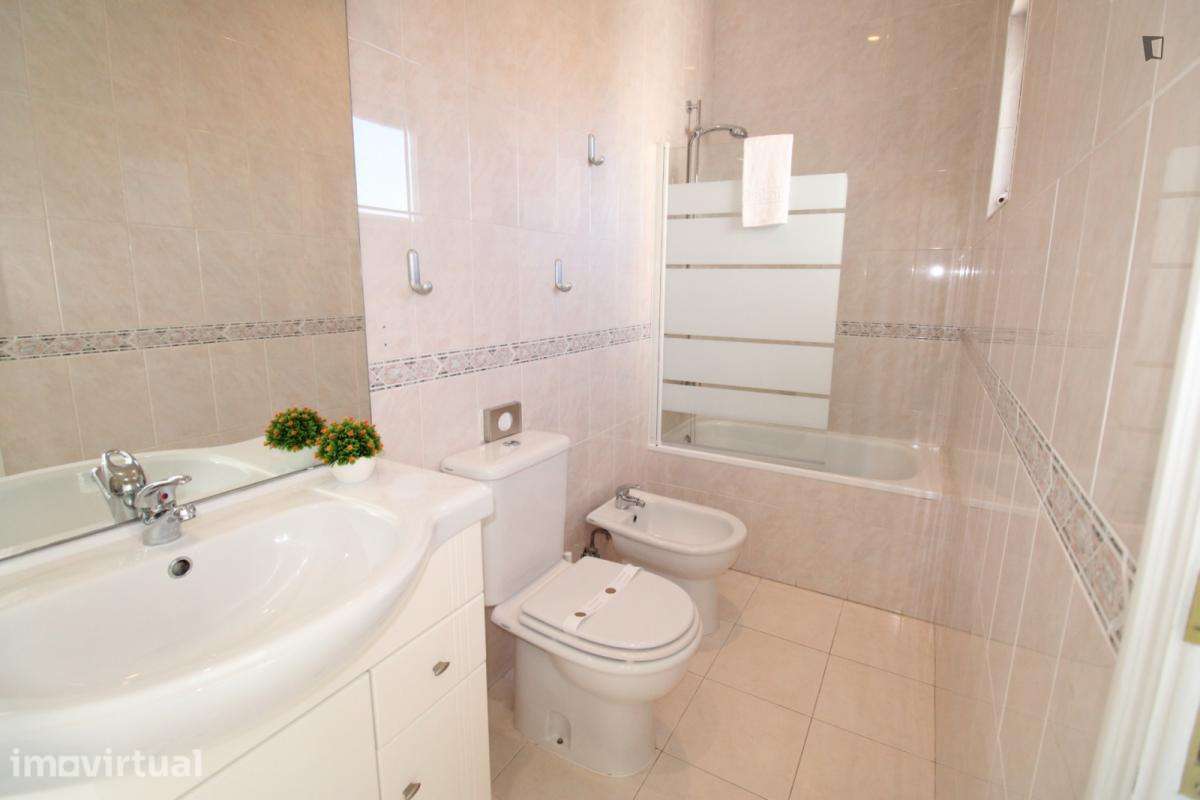 Apartamento com 2 quartos - localizado em Sete Rios Lisbon - Grande imagem: 3/7