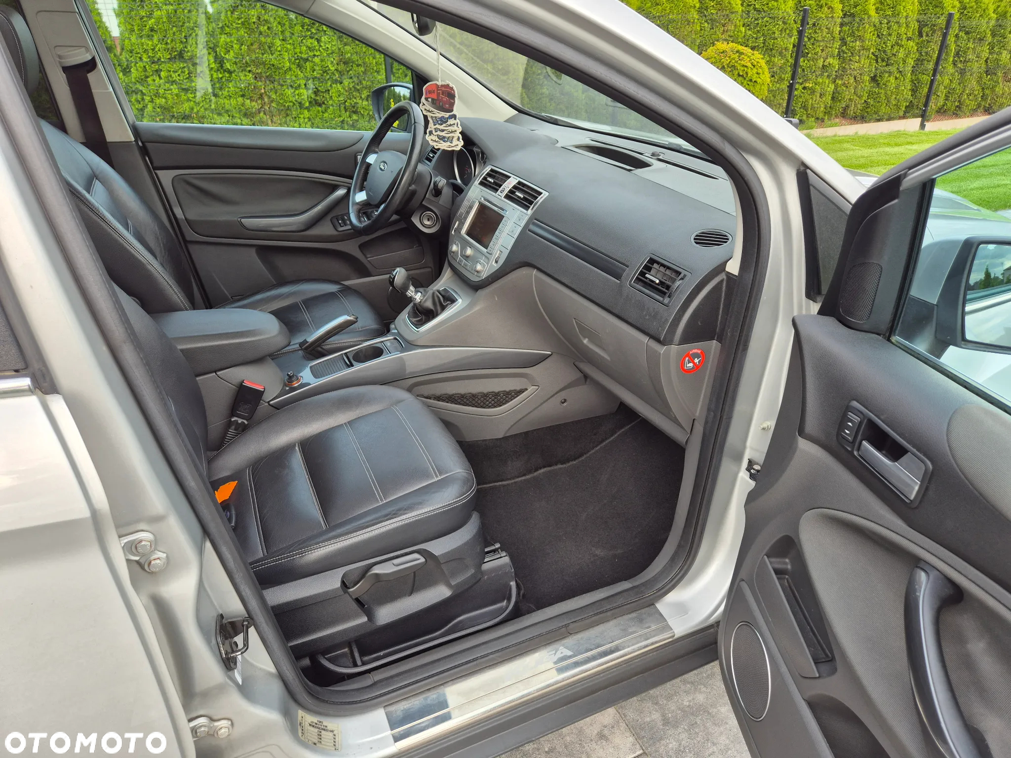 Ford Kuga 2.0 TDCi 2x4 Titanium - 16