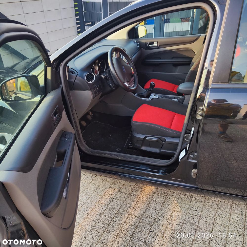 Ford Focus 1.6 Trend + - 6