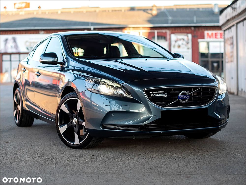 Volvo V40 2012 photo 2