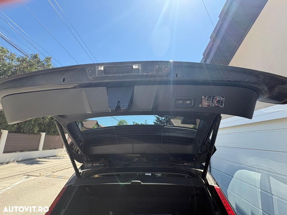 Volvo XC 40 T3 AT8 Momentum Pro - 21