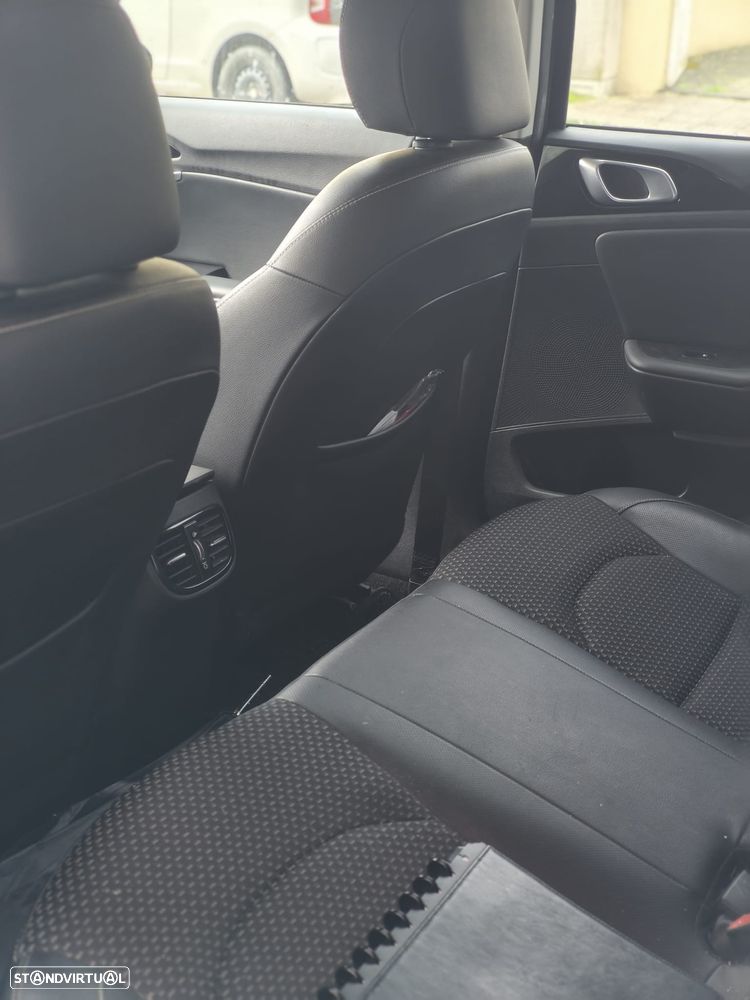 Kia XCeed 1.6 GDi PHEV First Edition+SRF - 4