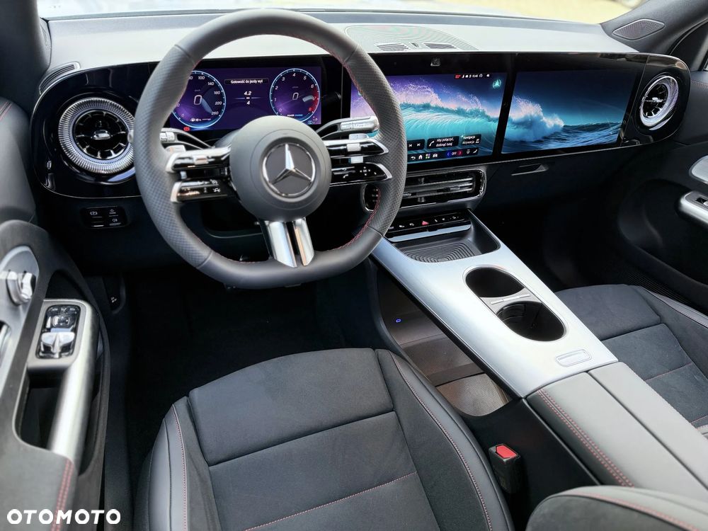 Mercedes-Benz GLB - 14