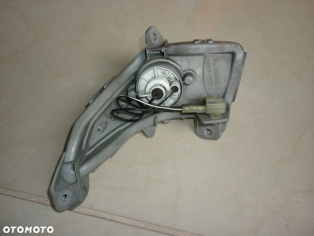 Osłona lampy prawa kierunkowskaz Suzuki GSR 600 - 10