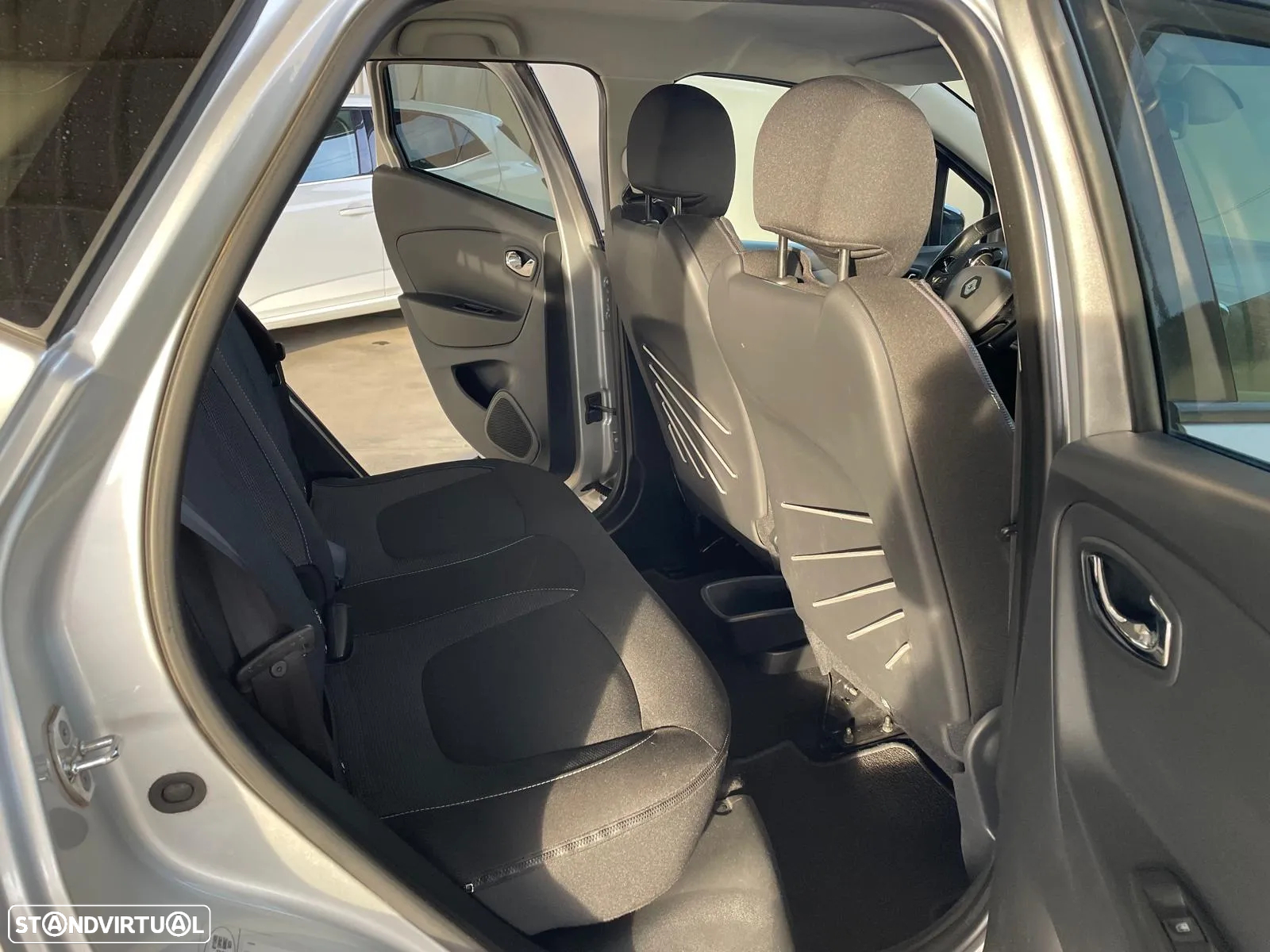 Renault Captur 1.2 TCe Exclusive EDC - 33