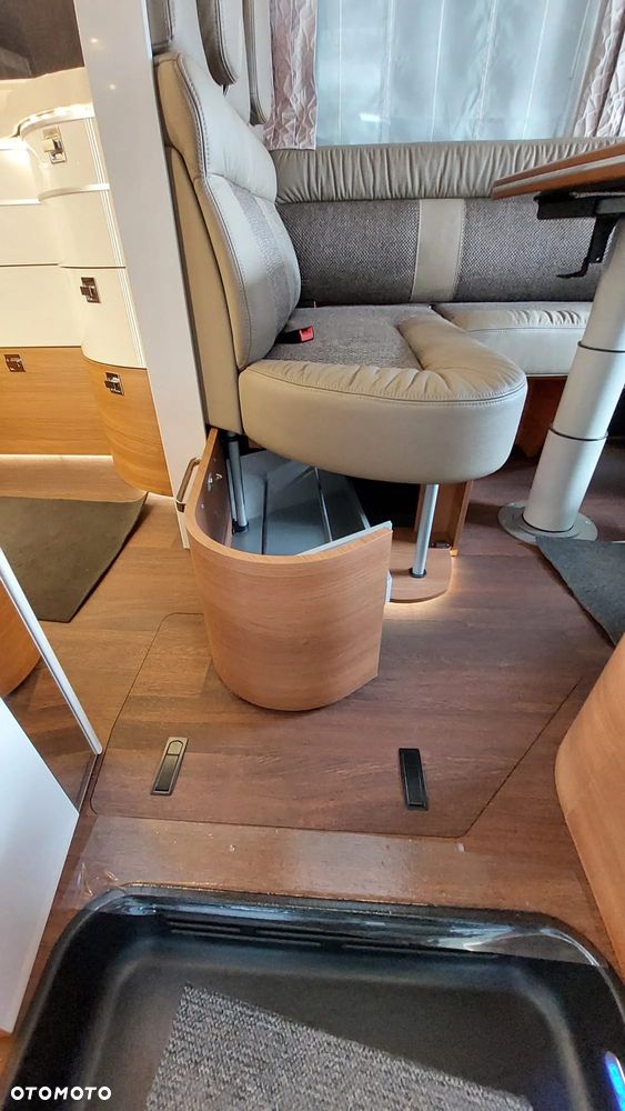 Carthago C-line 4.9 LE L - 27