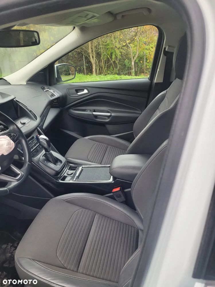 Ford Kuga 2.0 TDCi 2x4 Titanium - 4