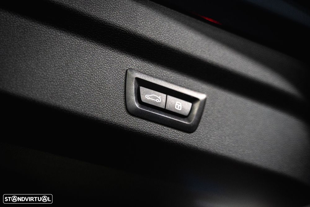 BMW iX2 eDrive20 Pack Desportivo M - 27