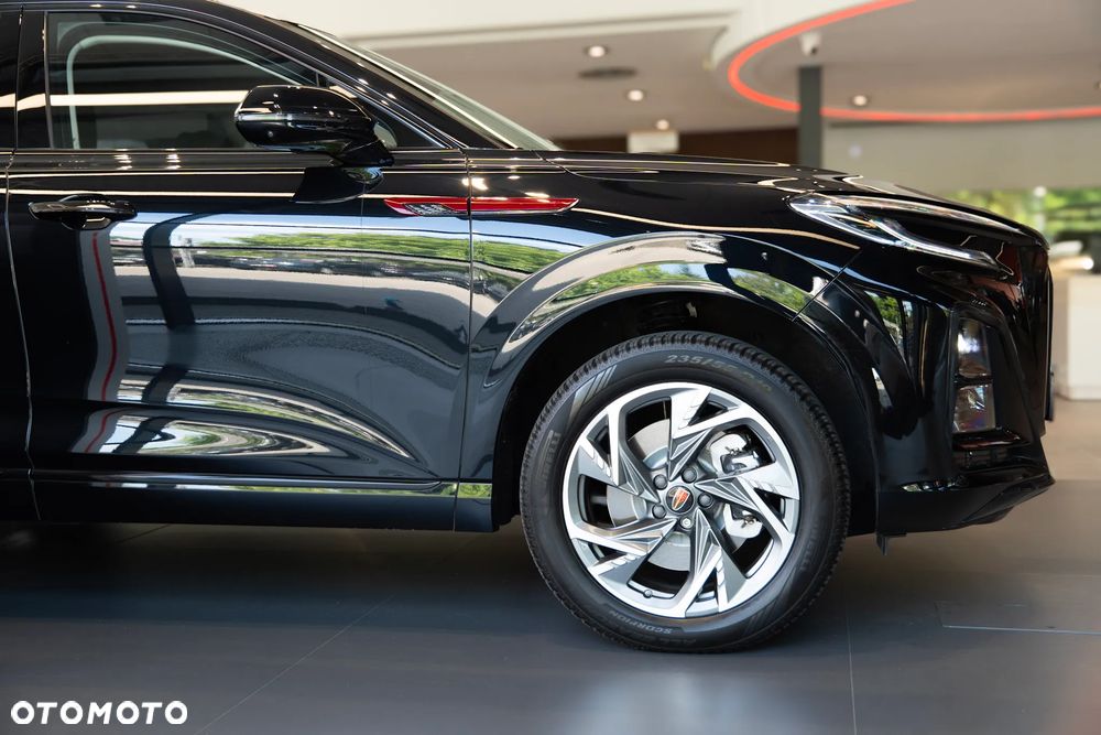 Hongqi HS3 - 4