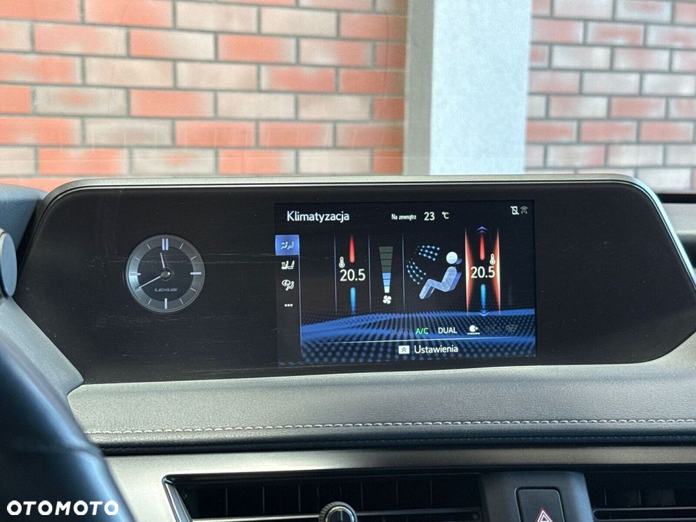 Lexus UX - 26