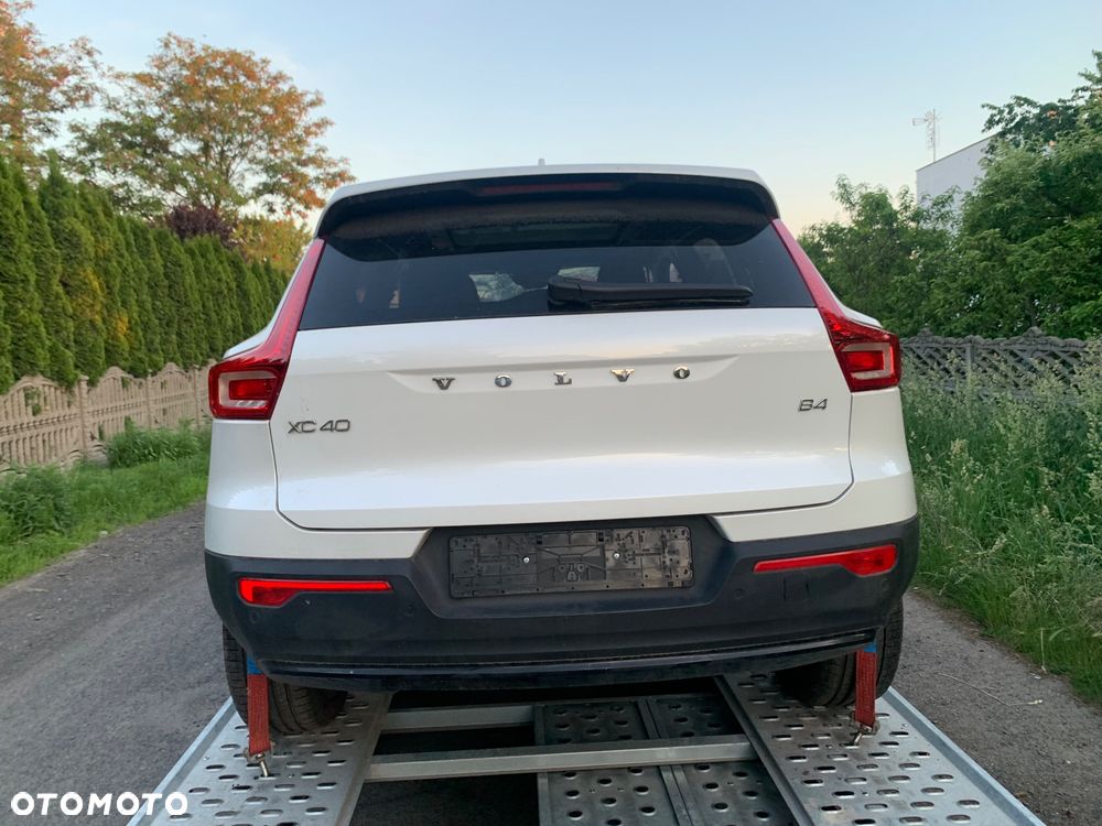 Volvo XC 40 B4 B DKG Ultimate Dark - 5