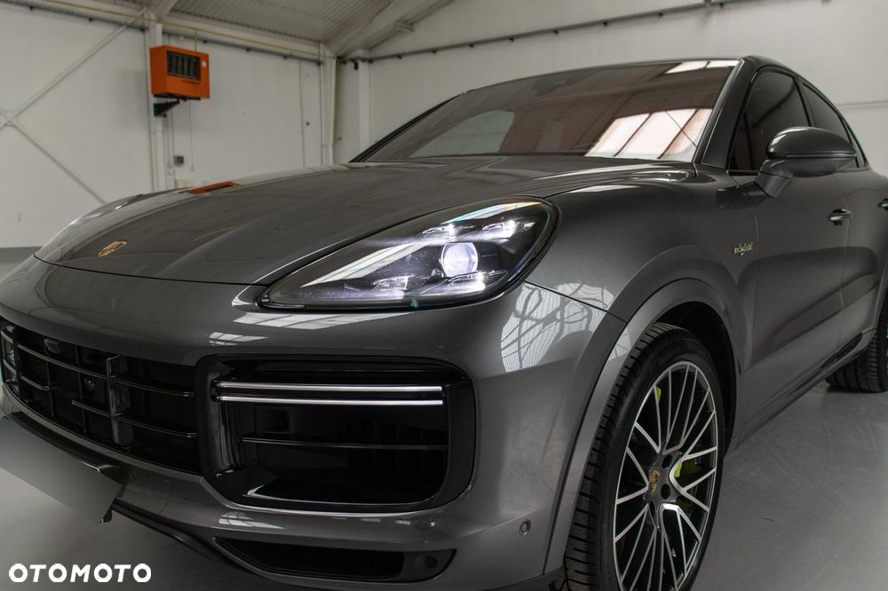 Porsche Cayenne - 1