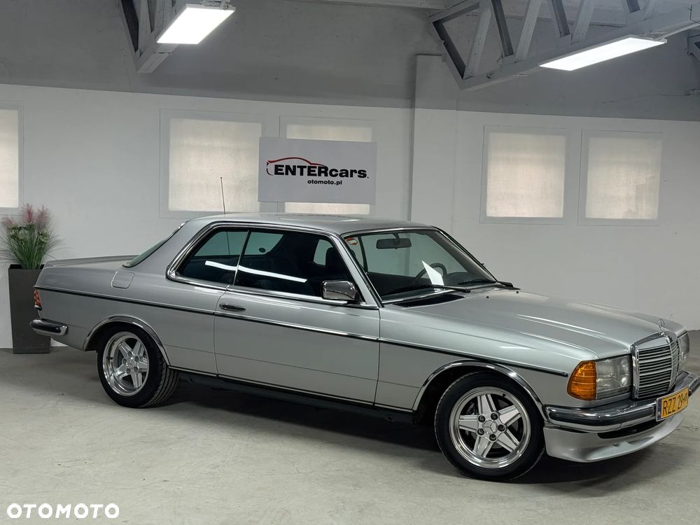 Mercedes-Benz W123 - 12