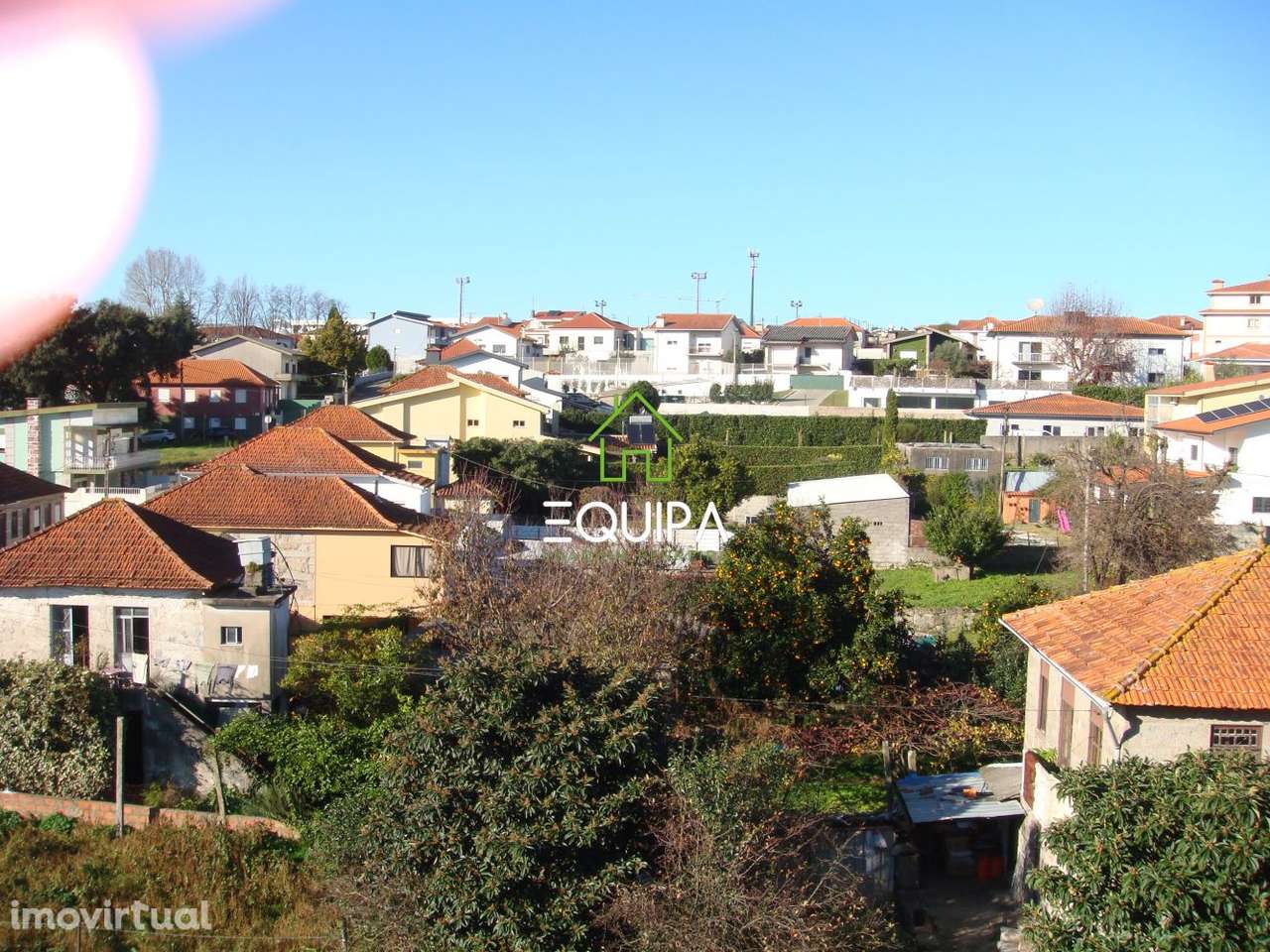 Prédio Misto, com duas habitações em Vila das Aves - Santo Tirso. - Grande imagem: 3/20