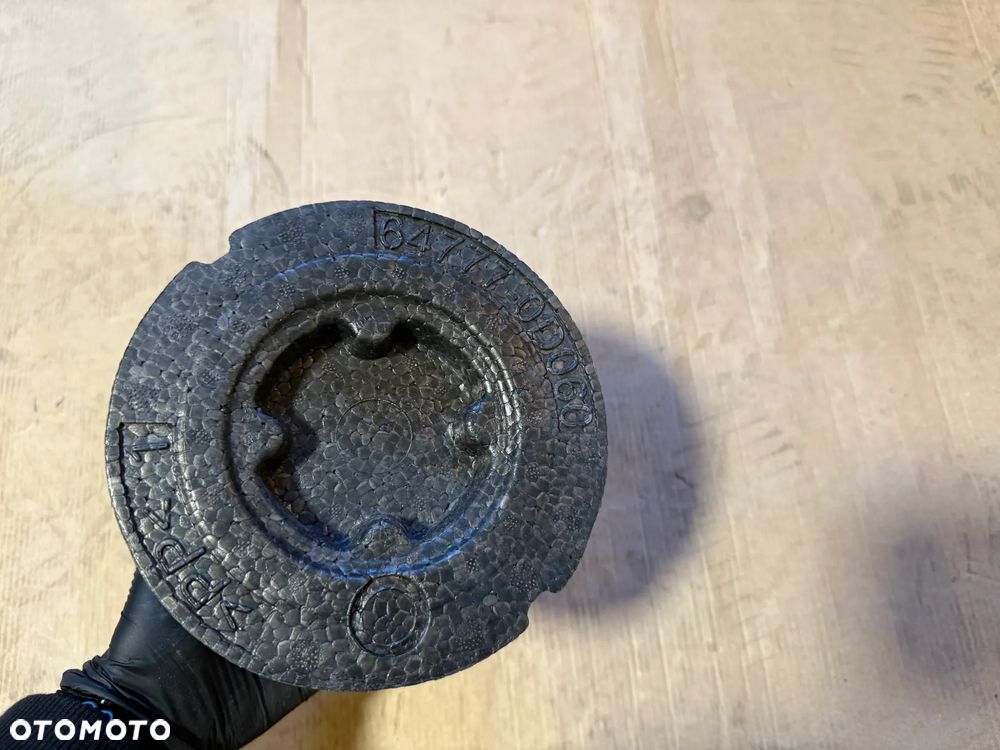 Mocowanie koła zapasowego 64777-0D060 Toyota Yaris III 2019r OE - 3