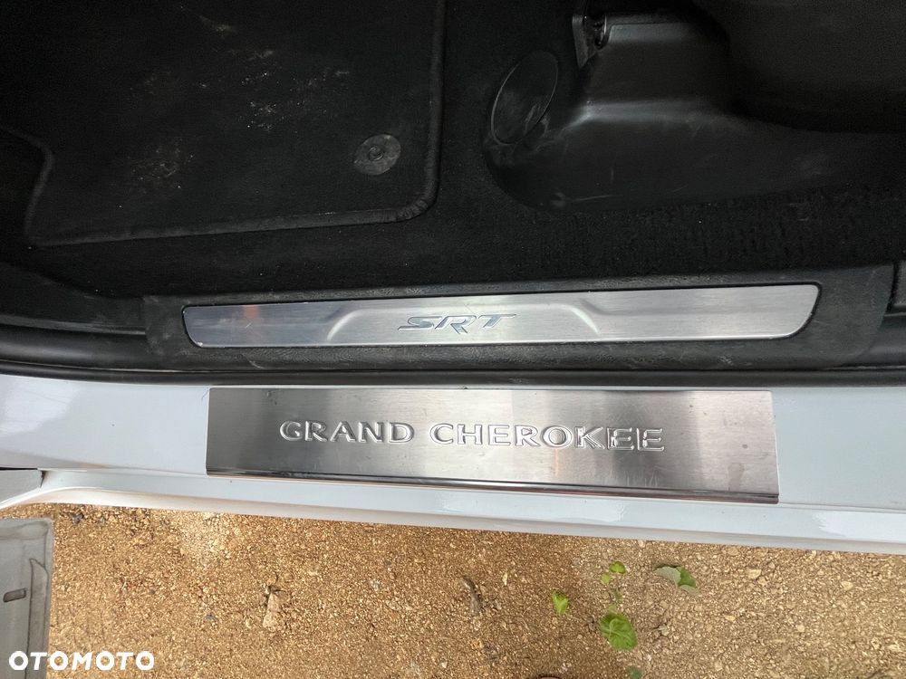 Jeep Grand Cherokee - 8